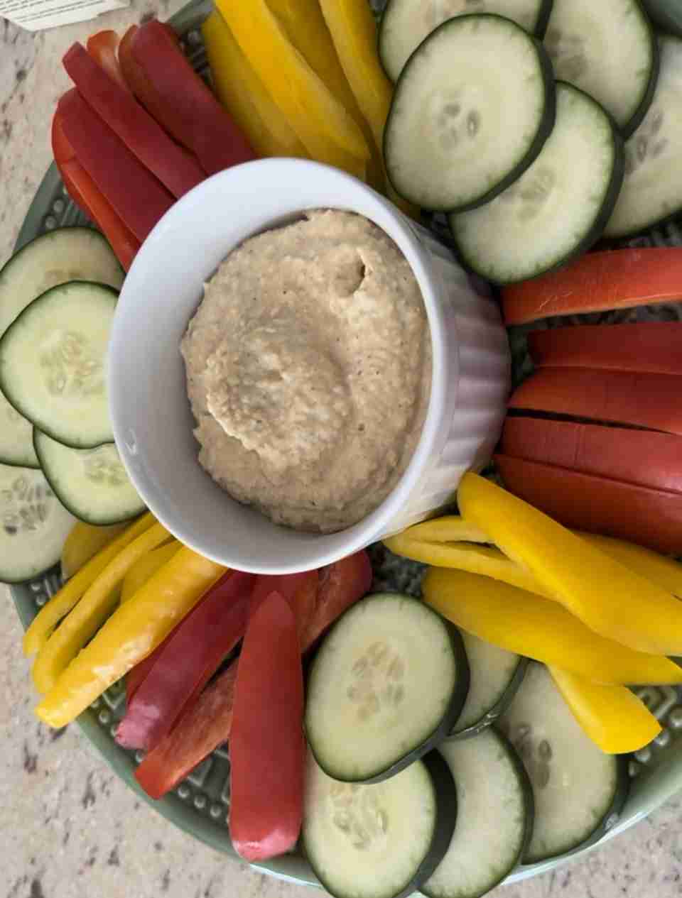 Lemon and Garlic Hummus recipe with fresh vegetables.