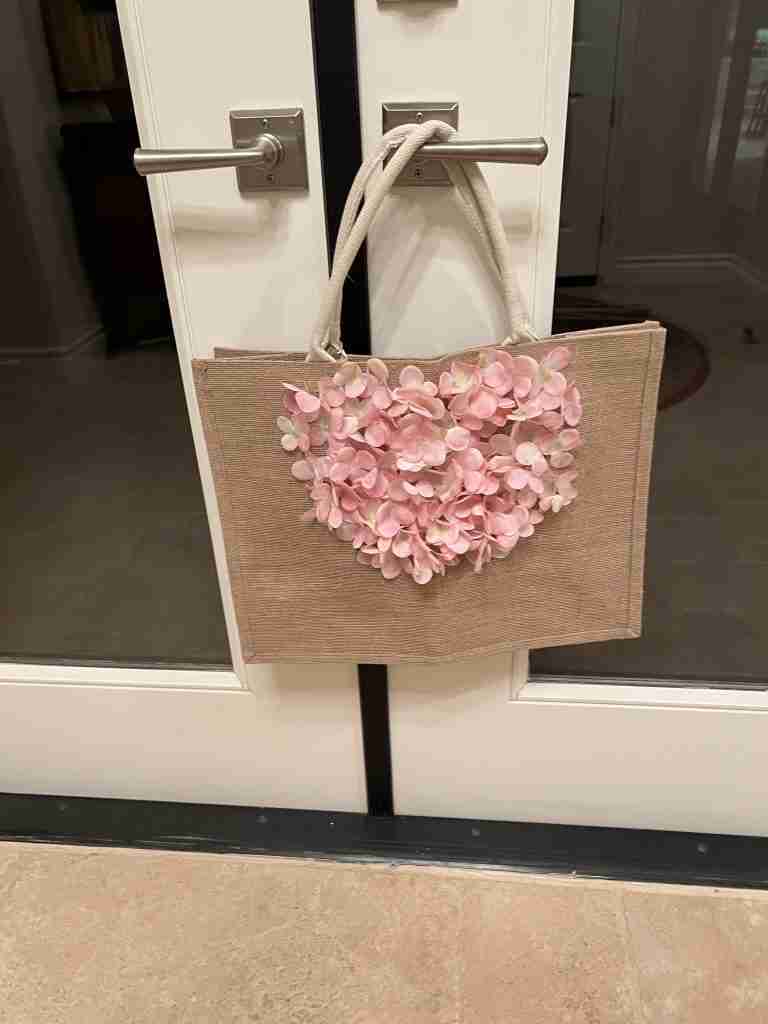 Here's the finished project.
A DIY floral tote bag for spring!