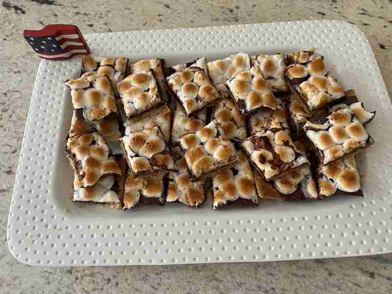 Here are the finished s'mores on a cute ceramic platter.