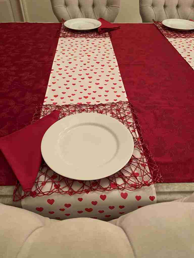 I've added a white ceramic dinner plate as well as a red cotton napkin.