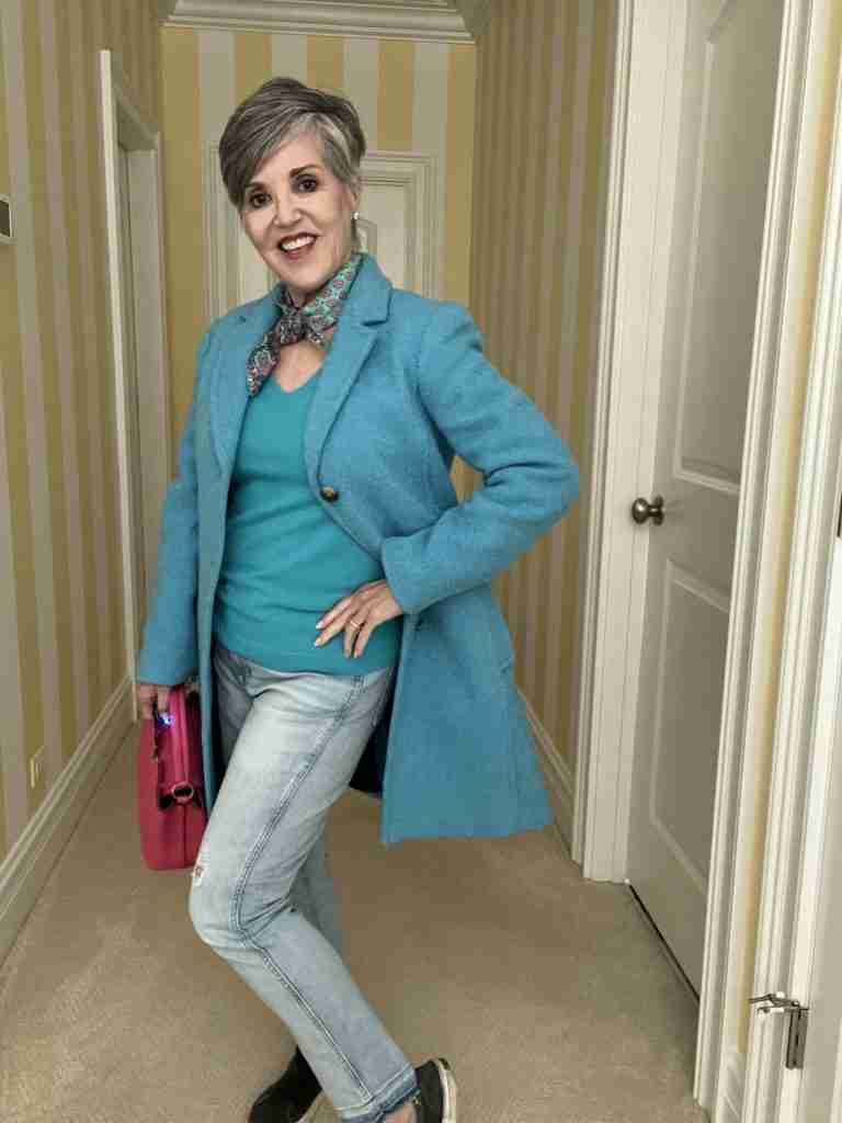 Here is a great outfit to wear on a cold Spring day in Chicago.  I paired a turquoise wool coat with a turquoise v-neck cashmere sweater.  I wore jeans, off-black gym shoes and a turqoise foulard bandana at my neck.