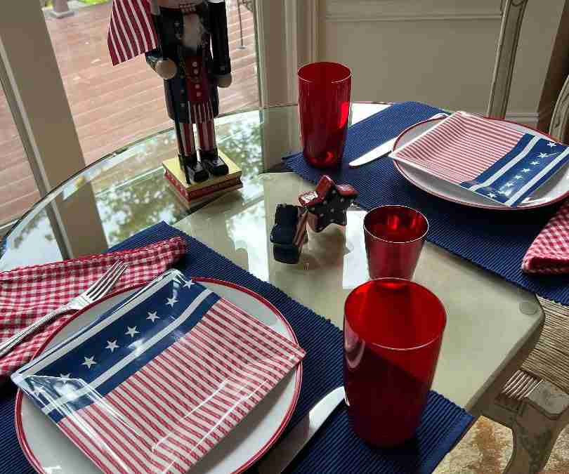 Want an Idea for REALLY EASY 4th of July Table Decor?
